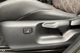 punainen Toyota Yaris Cross 2022 kuva 27.