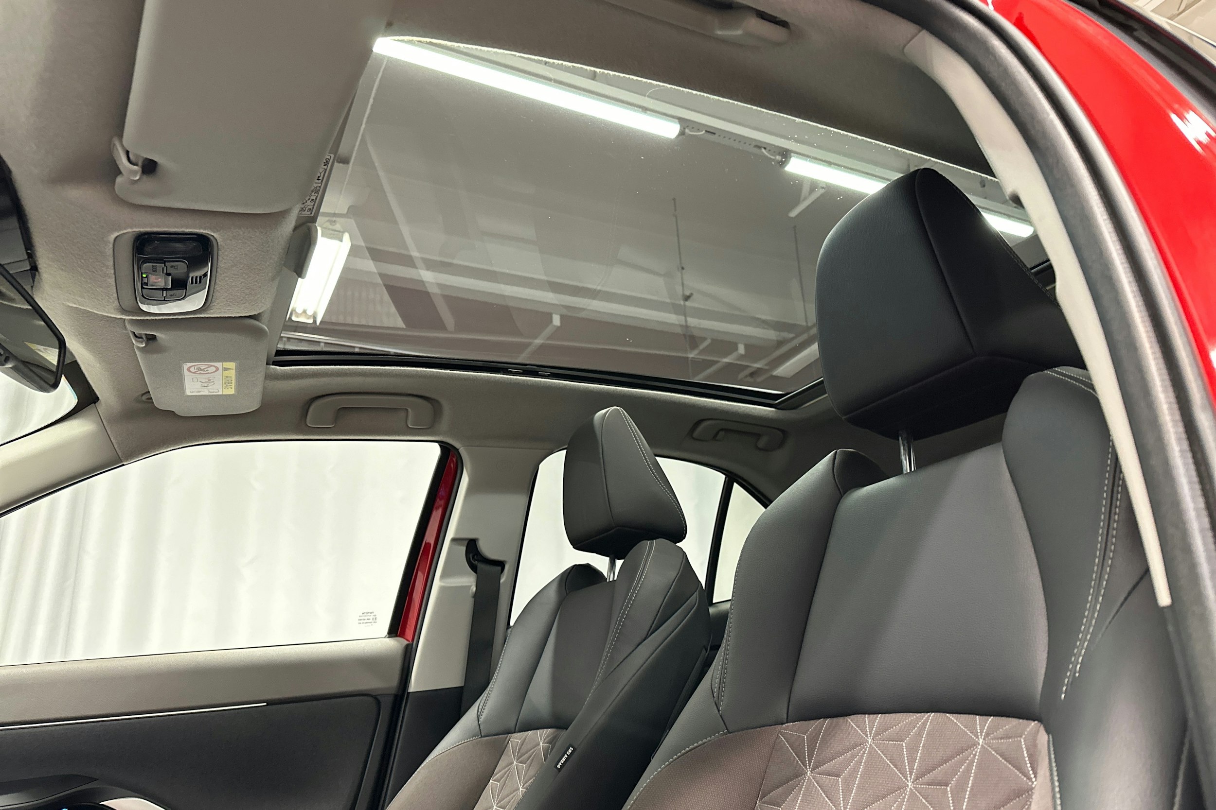 punainen Toyota Yaris Cross 2022 kuva 28.