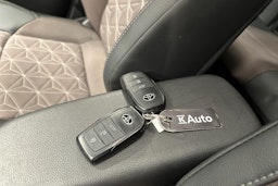 punainen Toyota Yaris Cross 2022 kuva 31.