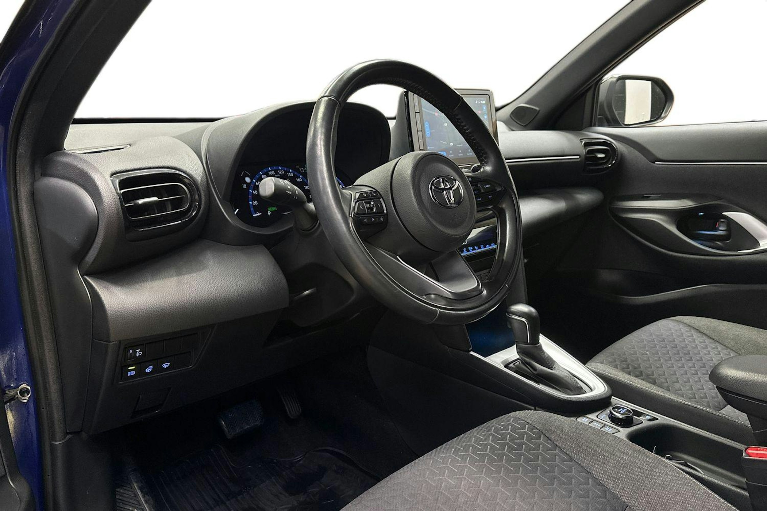 sininen Toyota Yaris Cross 2022 kuva 7.