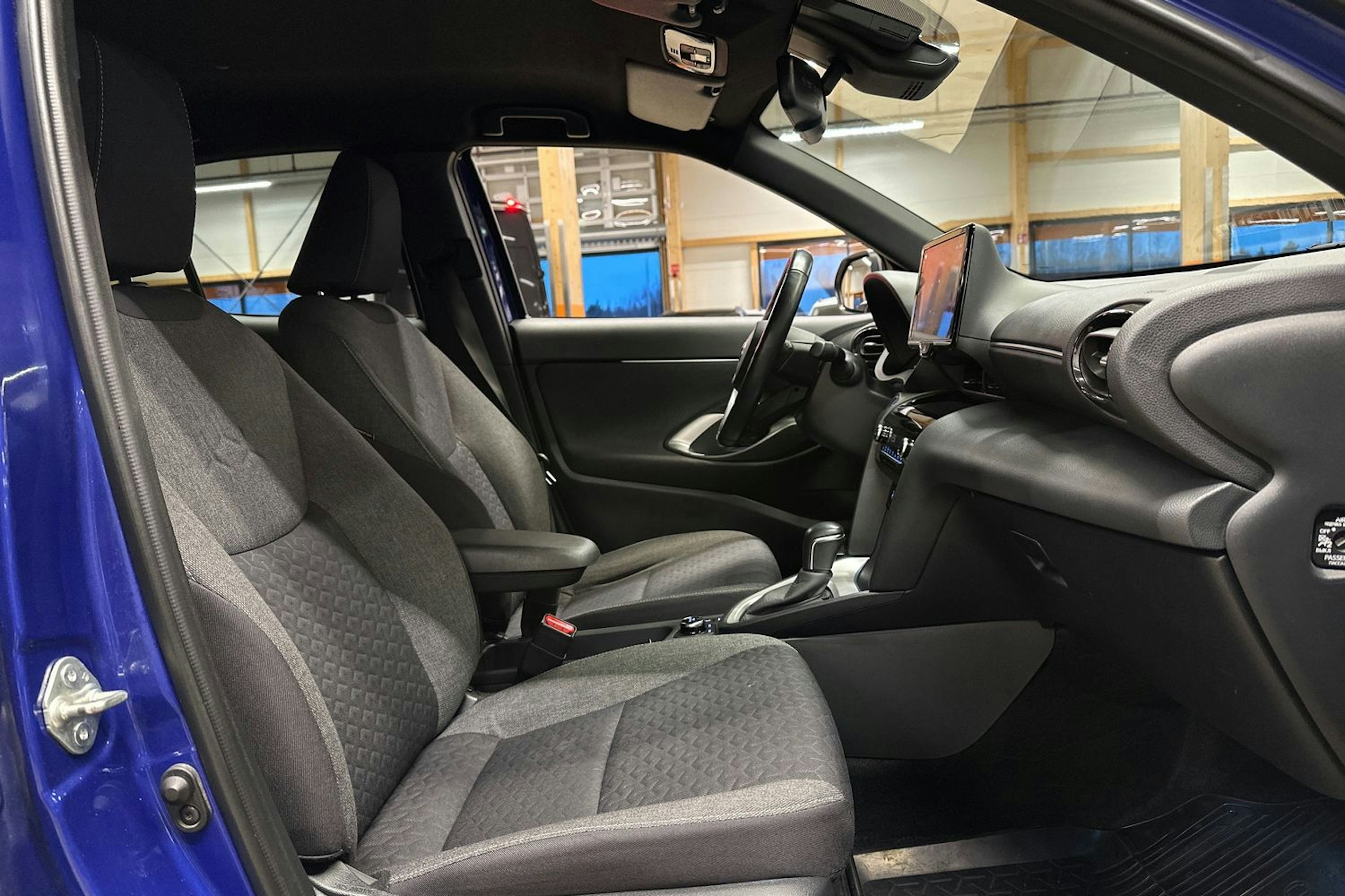 sininen Toyota Yaris Cross 2022 kuva 14.