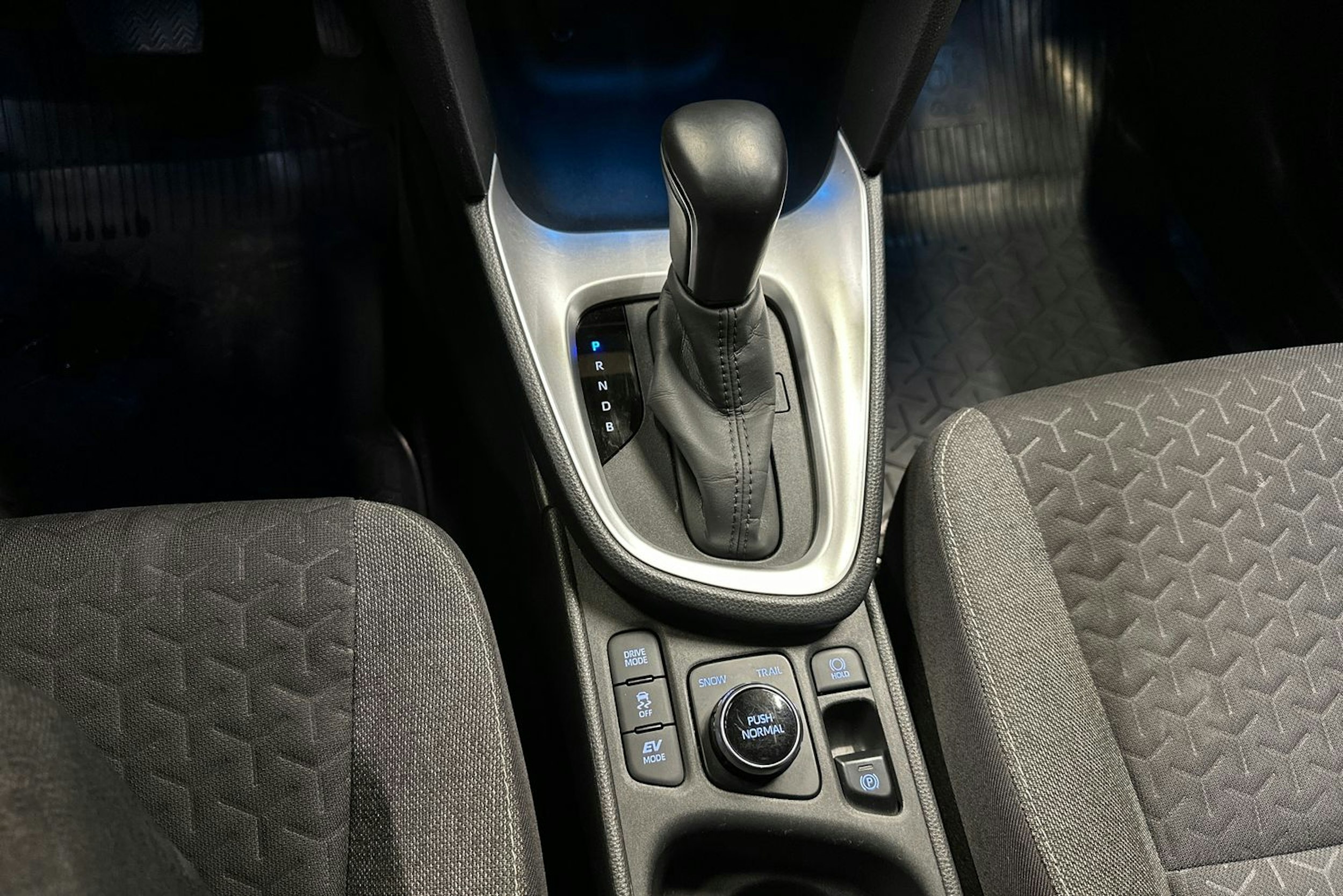 sininen Toyota Yaris Cross 2022 kuva 20.