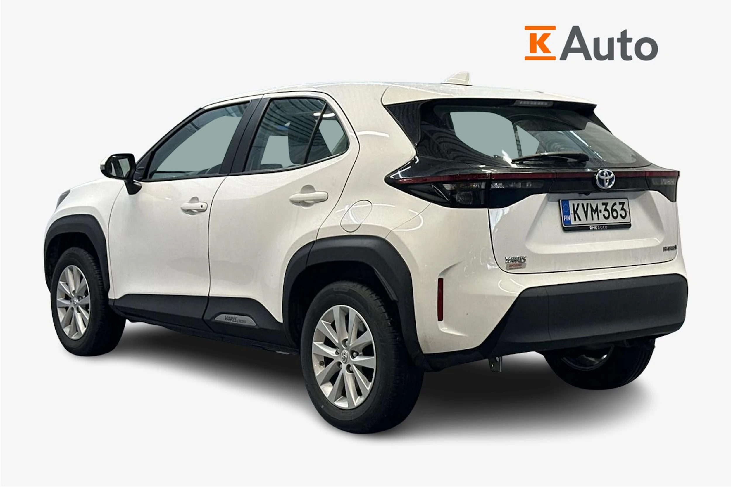 Valkoinen Toyota Yaris Cross 2022 kuva 2.