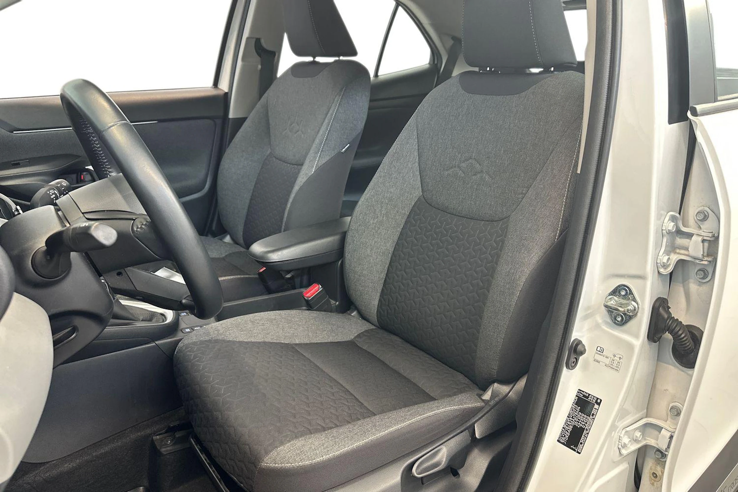 Valkoinen Toyota Yaris Cross 2022 kuva 7.