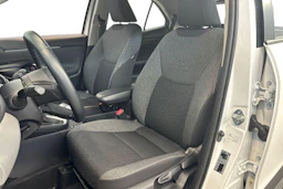 Valkoinen Toyota Yaris Cross 2022 kuva 7.
