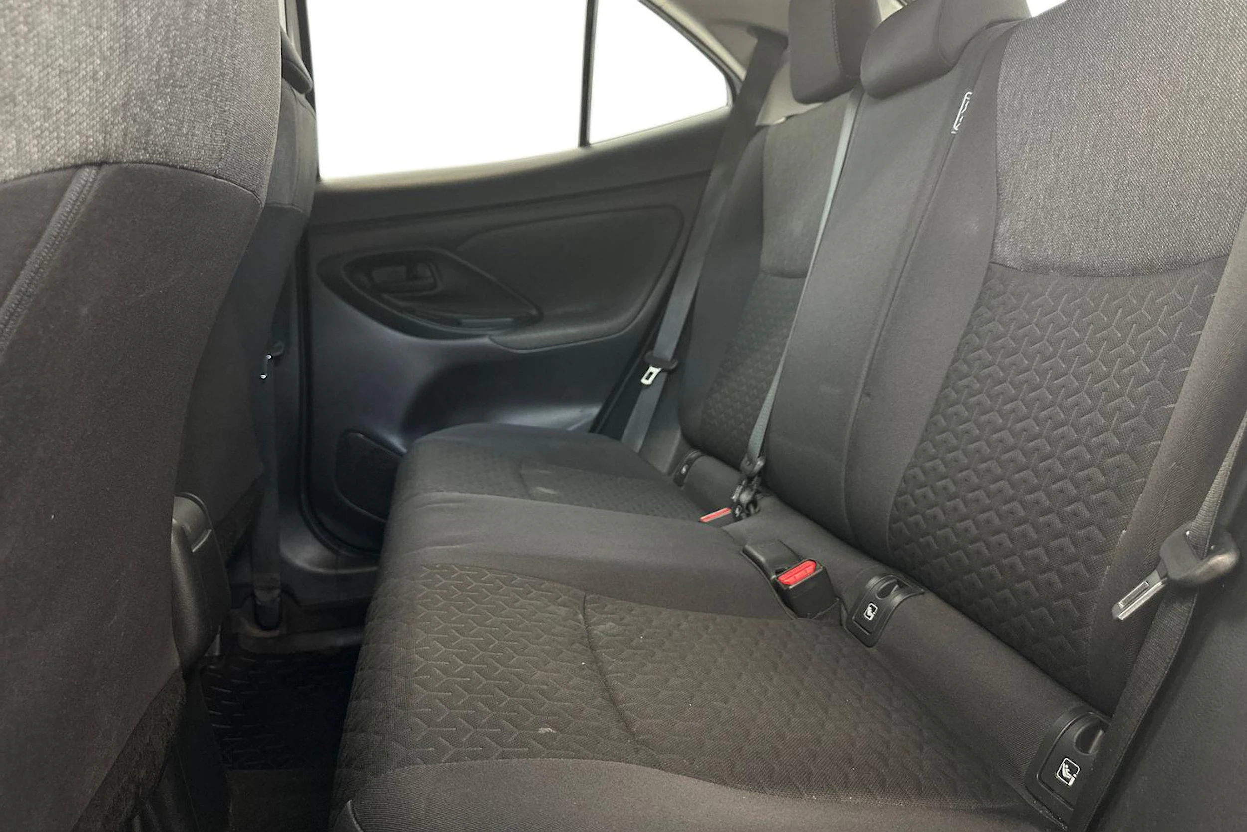 Valkoinen Toyota Yaris Cross 2022 kuva 8.