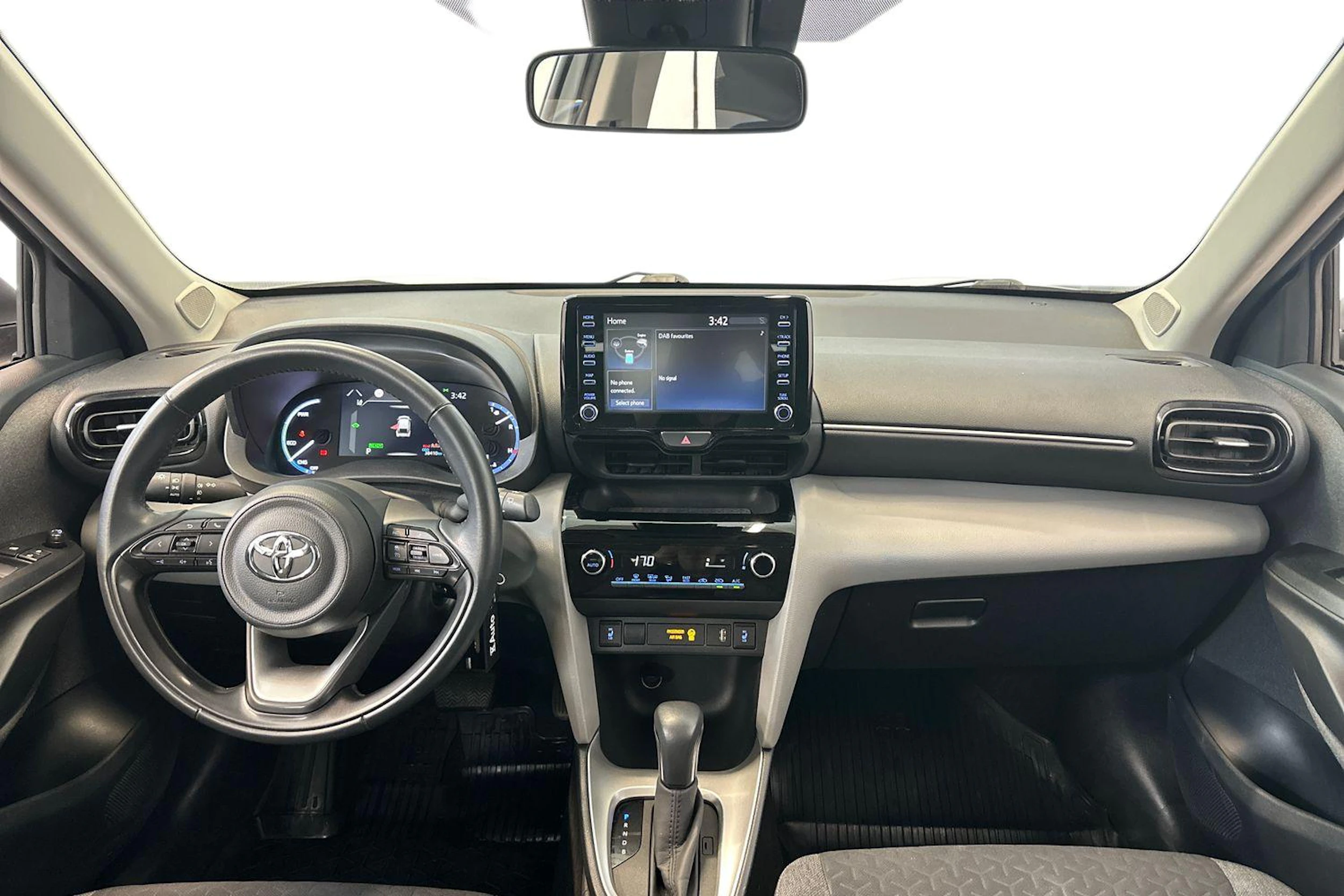 Valkoinen Toyota Yaris Cross 2022 kuva 9.