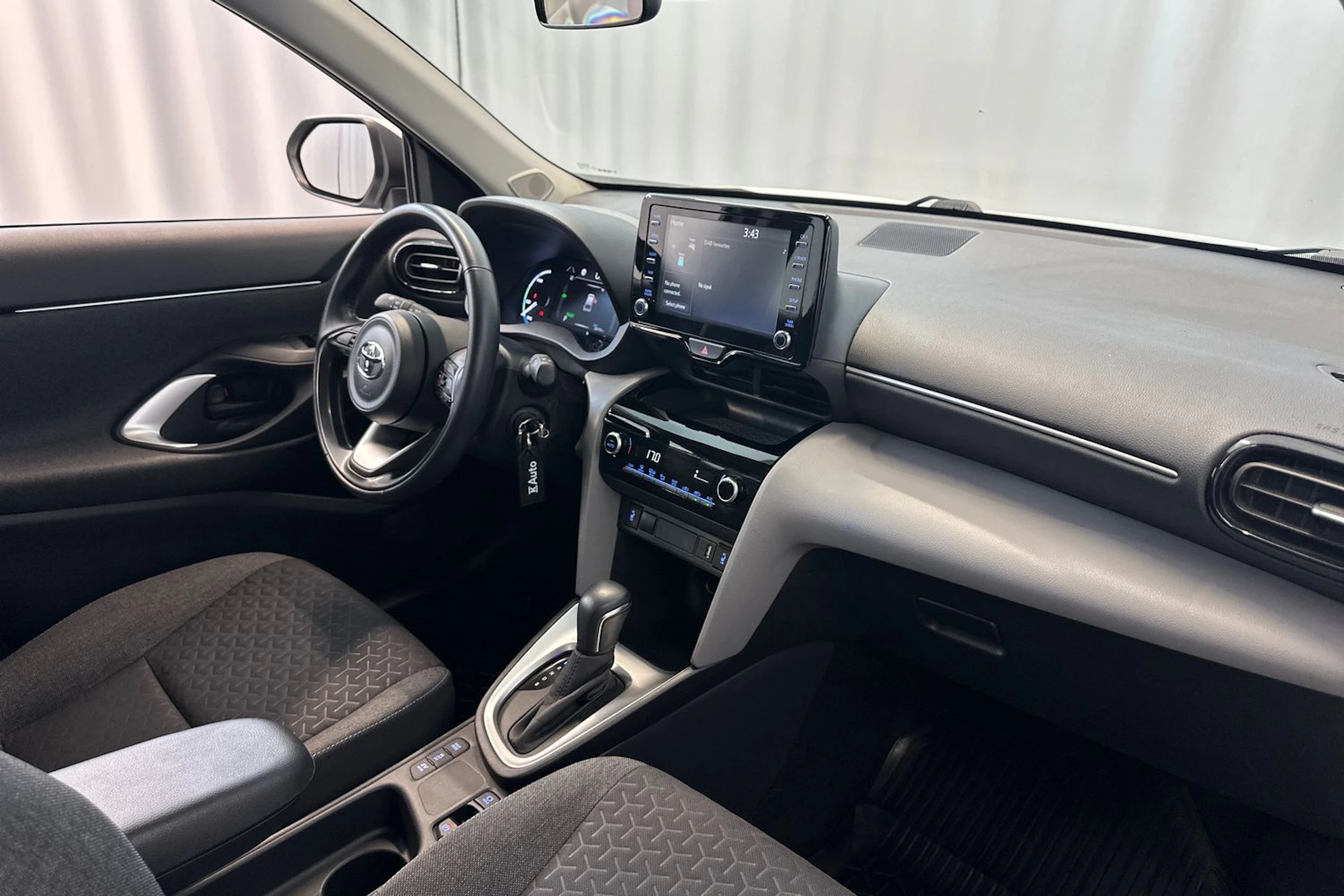Valkoinen Toyota Yaris Cross 2022 kuva 12.