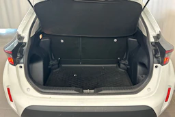 Valkoinen Toyota Yaris Cross 2022 kuva 13.