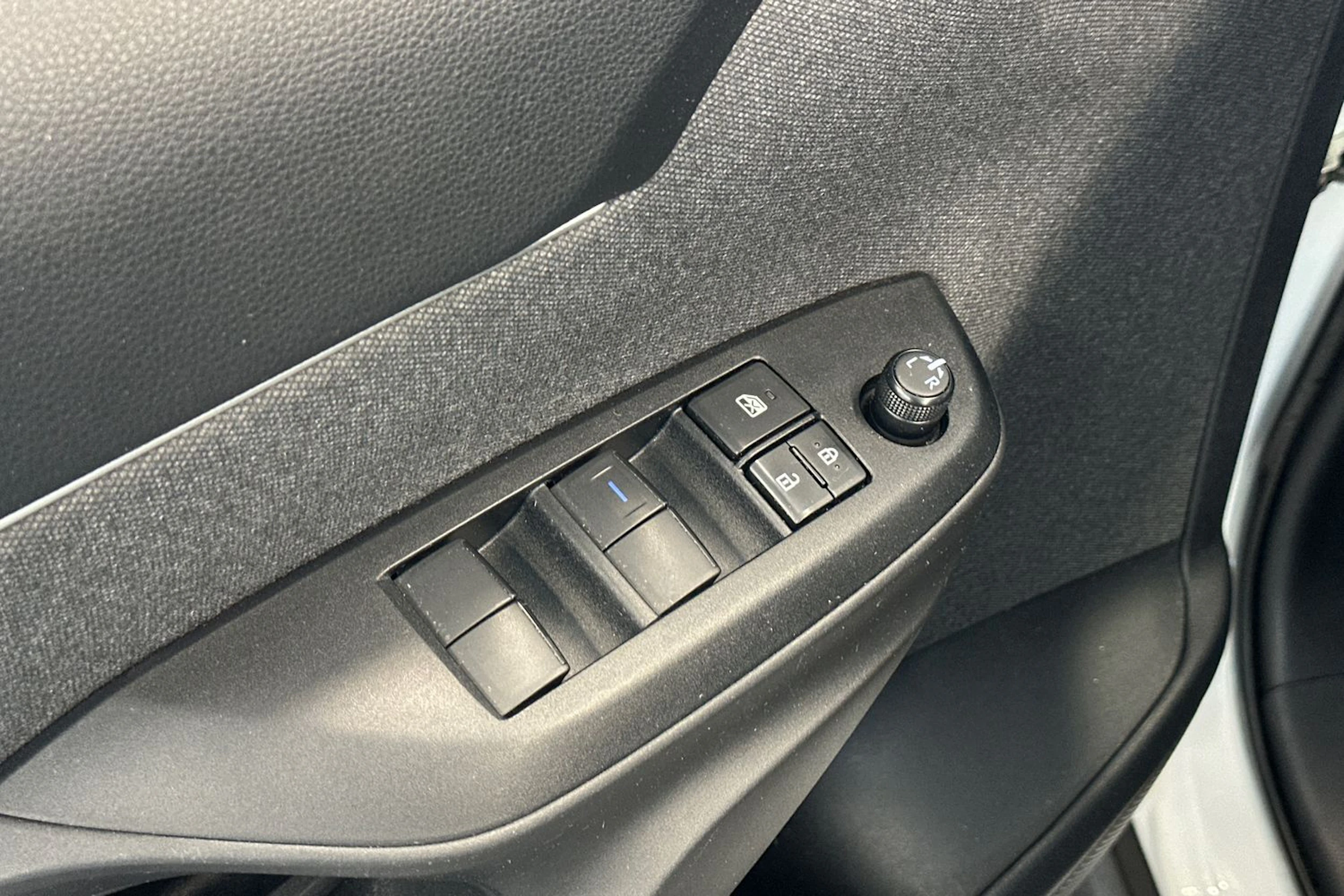 Valkoinen Toyota Yaris Cross 2022 kuva 14.