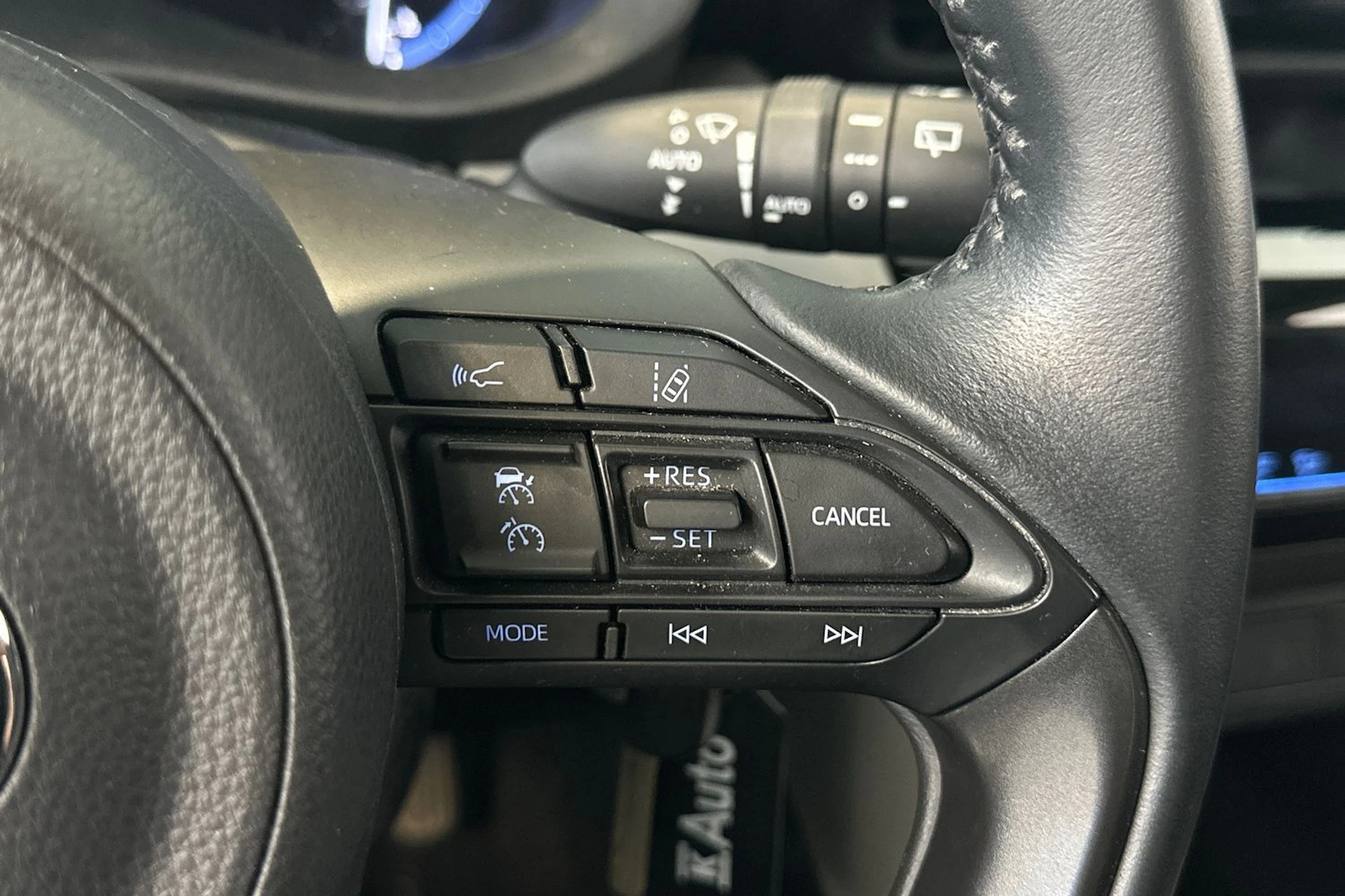 Valkoinen Toyota Yaris Cross 2022 kuva 17.