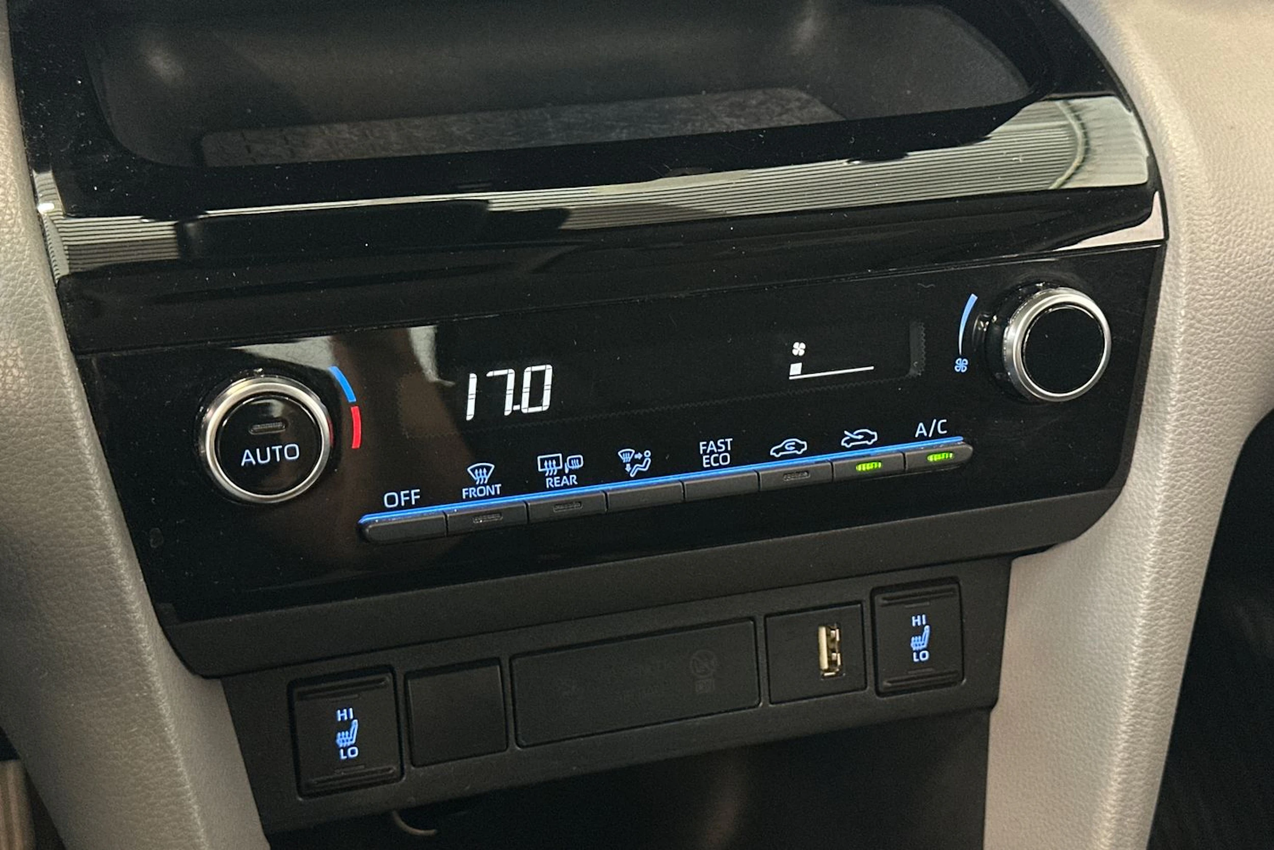 Valkoinen Toyota Yaris Cross 2022 kuva 20.