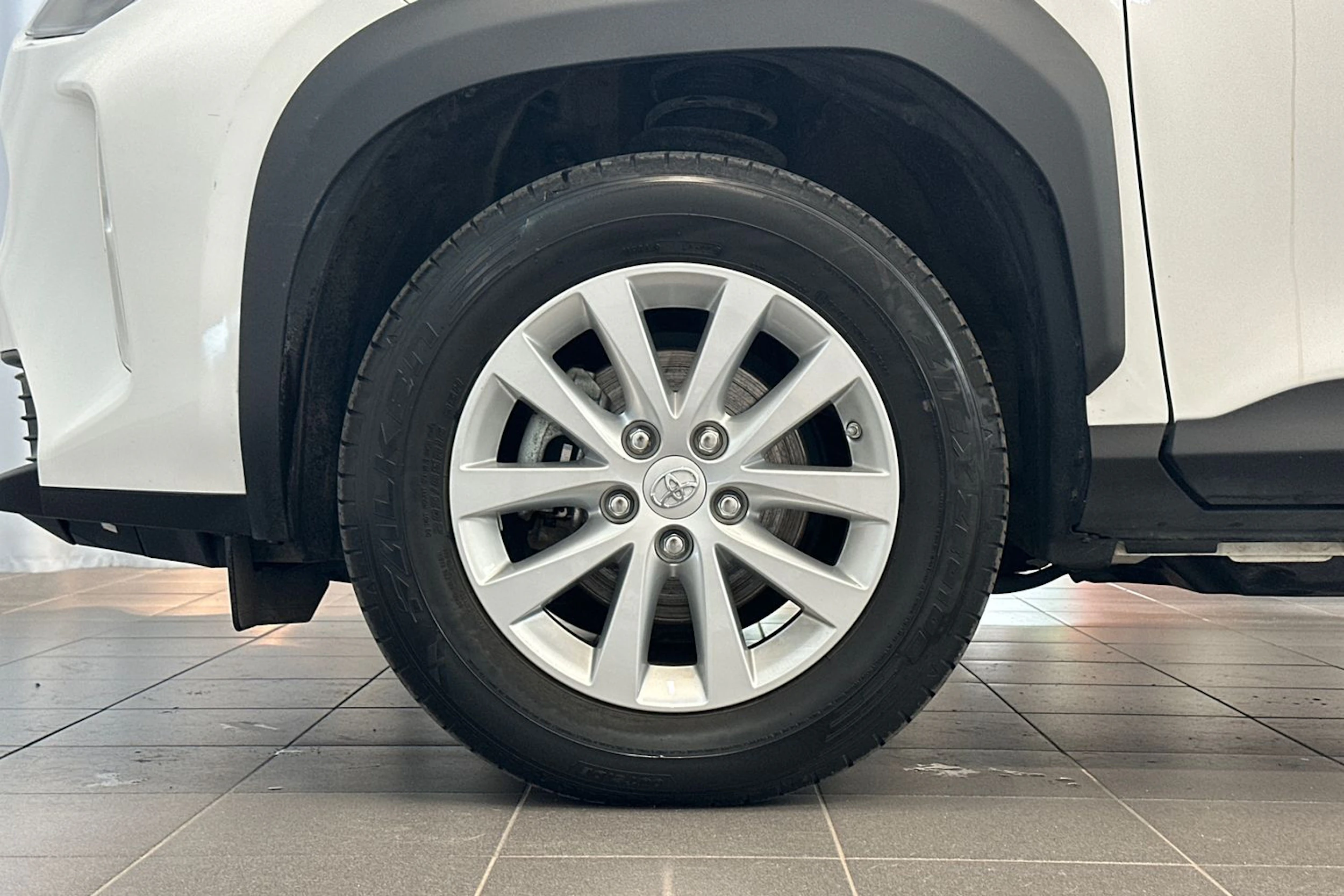 Valkoinen Toyota Yaris Cross 2022 kuva 24.