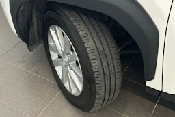 Valkoinen Toyota Yaris Cross 2022 kuva 25.