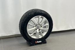 Valkoinen Toyota Yaris Cross 2022 kuva 26.