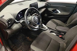 punainen Toyota Yaris Cross 2022 kuva 3.