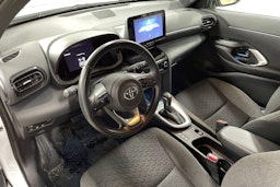 Valkoinen Toyota Yaris Cross 2022 kuva 7.