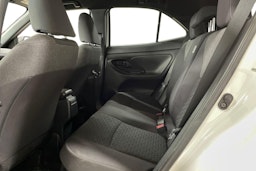 Valkoinen Toyota Yaris Cross 2022 kuva 10.