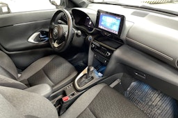 Valkoinen Toyota Yaris Cross 2022 kuva 15.