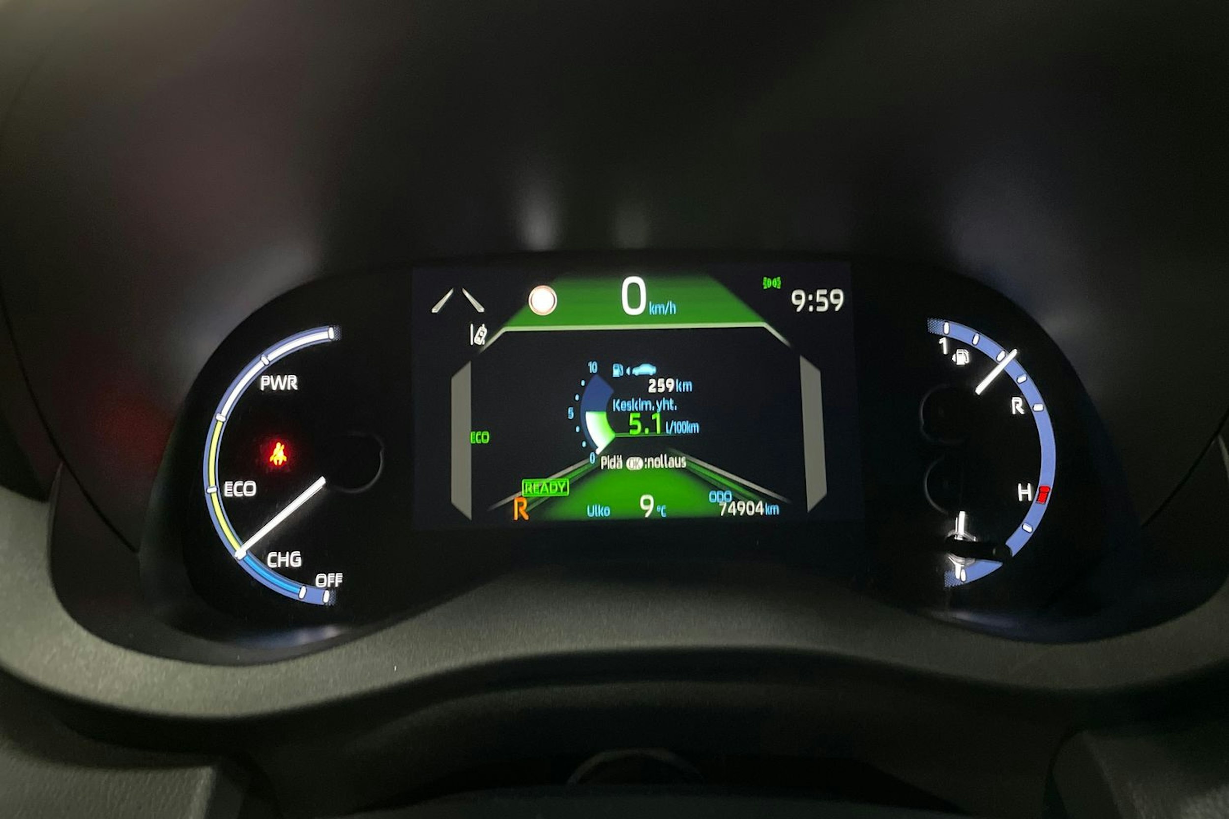 Valkoinen Toyota Yaris Cross 2022 kuva 18.