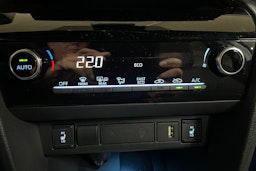 Valkoinen Toyota Yaris Cross 2022 kuva 22.