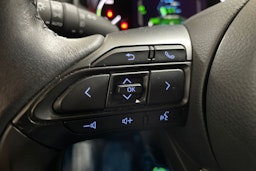 Valkoinen Toyota Yaris Cross 2022 kuva 26.
