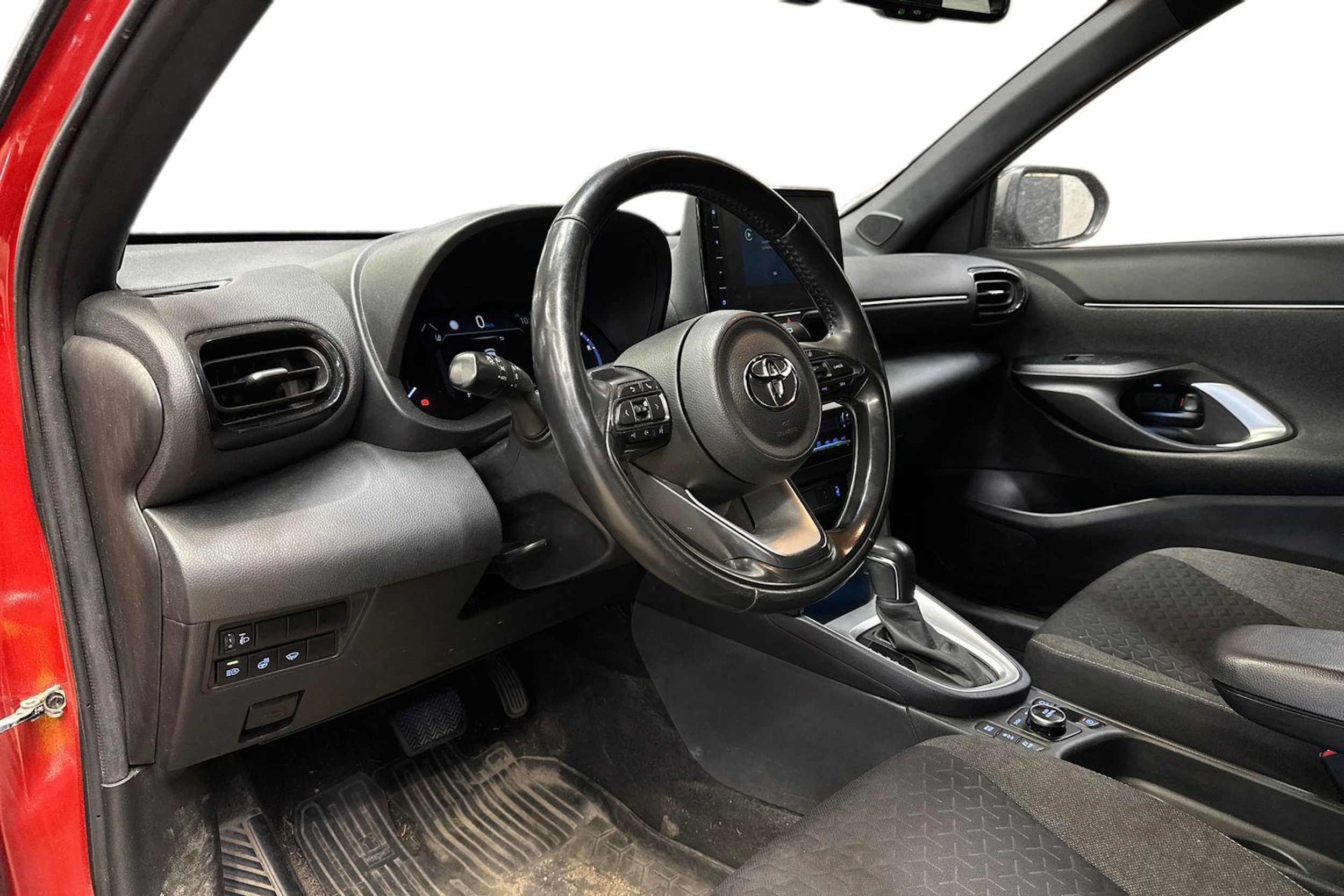 punainen Toyota Yaris Cross 2022 kuva 3.