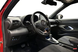 punainen Toyota Yaris Cross 2022 kuva 6.