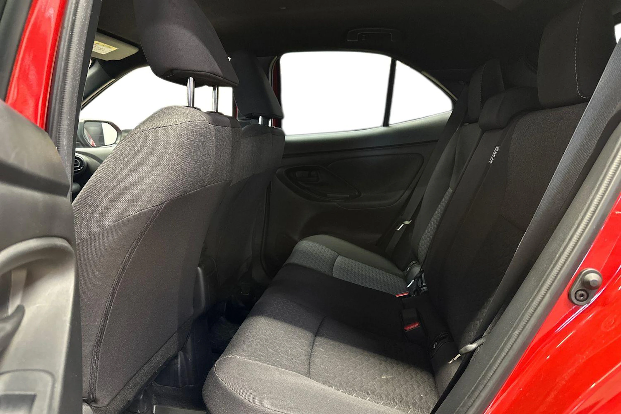 punainen Toyota Yaris Cross 2022 kuva 8.