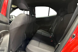 punainen Toyota Yaris Cross 2022 kuva 8.