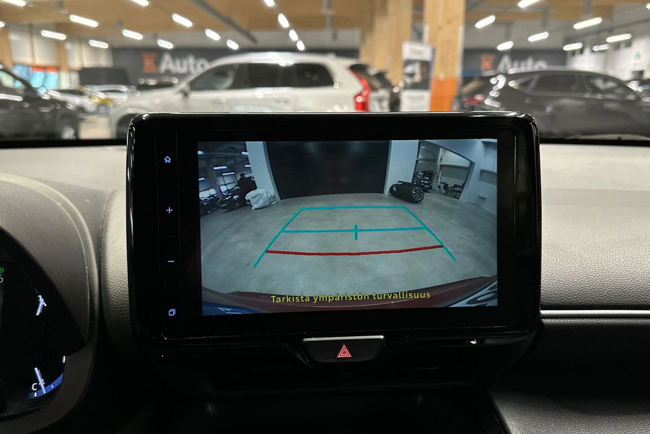 punainen Toyota Yaris Cross 2022 kuva 12.