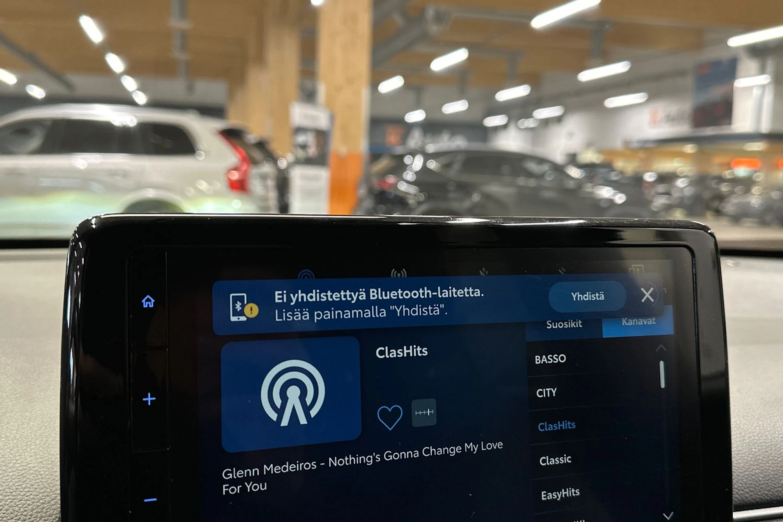 punainen Toyota Yaris Cross 2022 kuva 14.