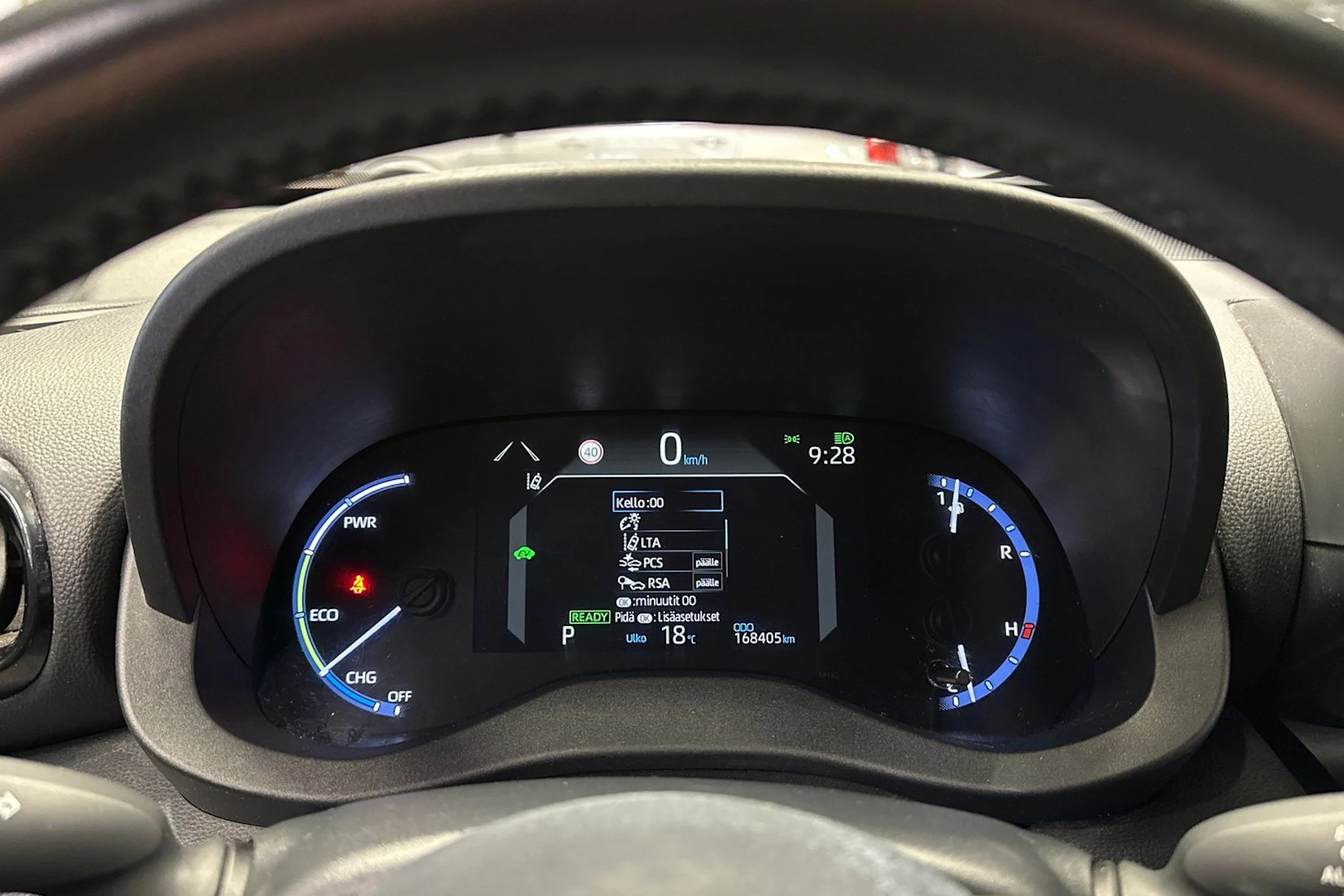 punainen Toyota Yaris Cross 2022 kuva 18.