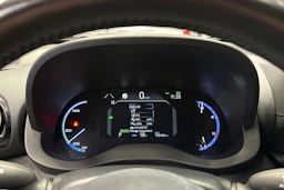 punainen Toyota Yaris Cross 2022 kuva 18.