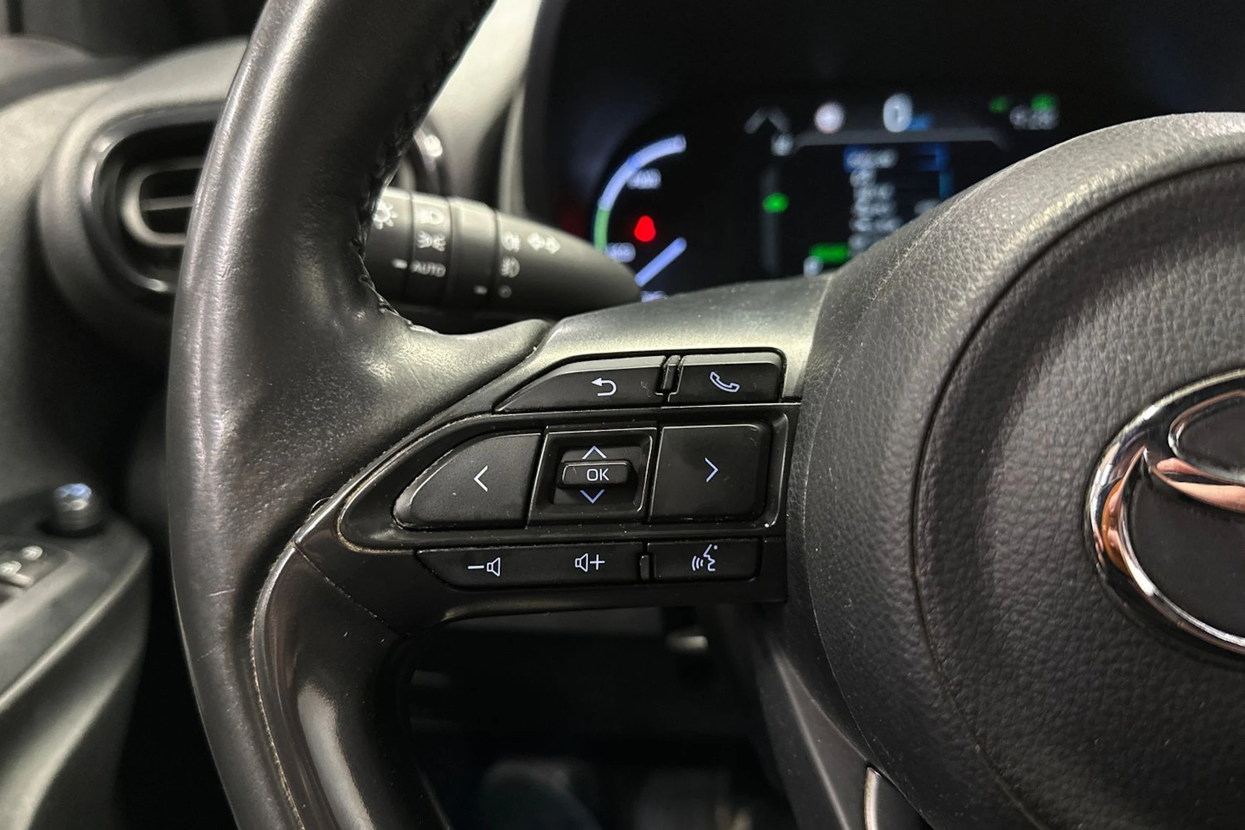 punainen Toyota Yaris Cross 2022 kuva 19.