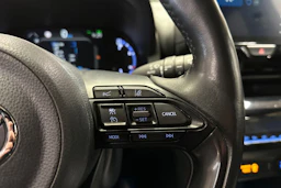 punainen Toyota Yaris Cross 2022 kuva 20.