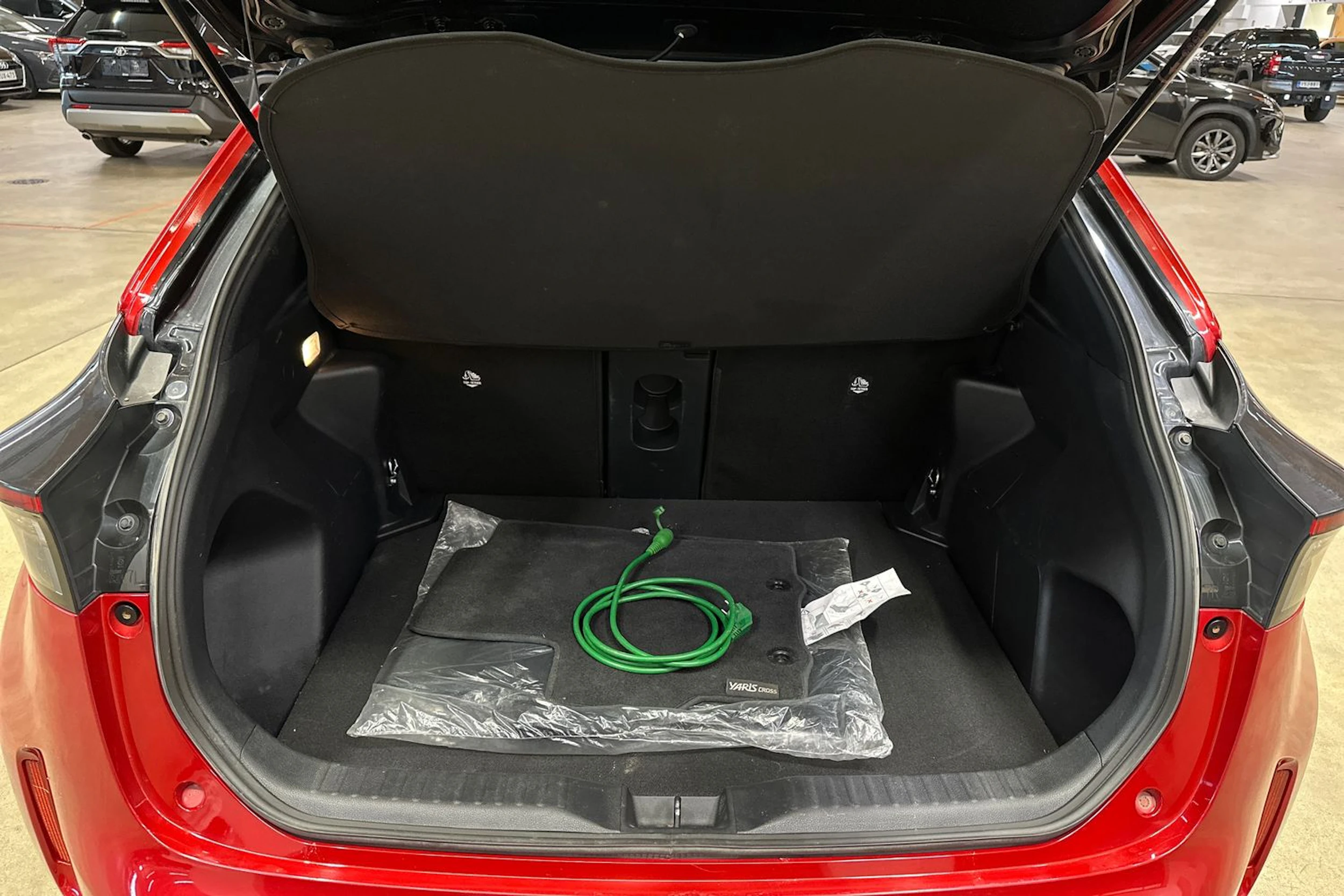 punainen Toyota Yaris Cross 2022 kuva 22.