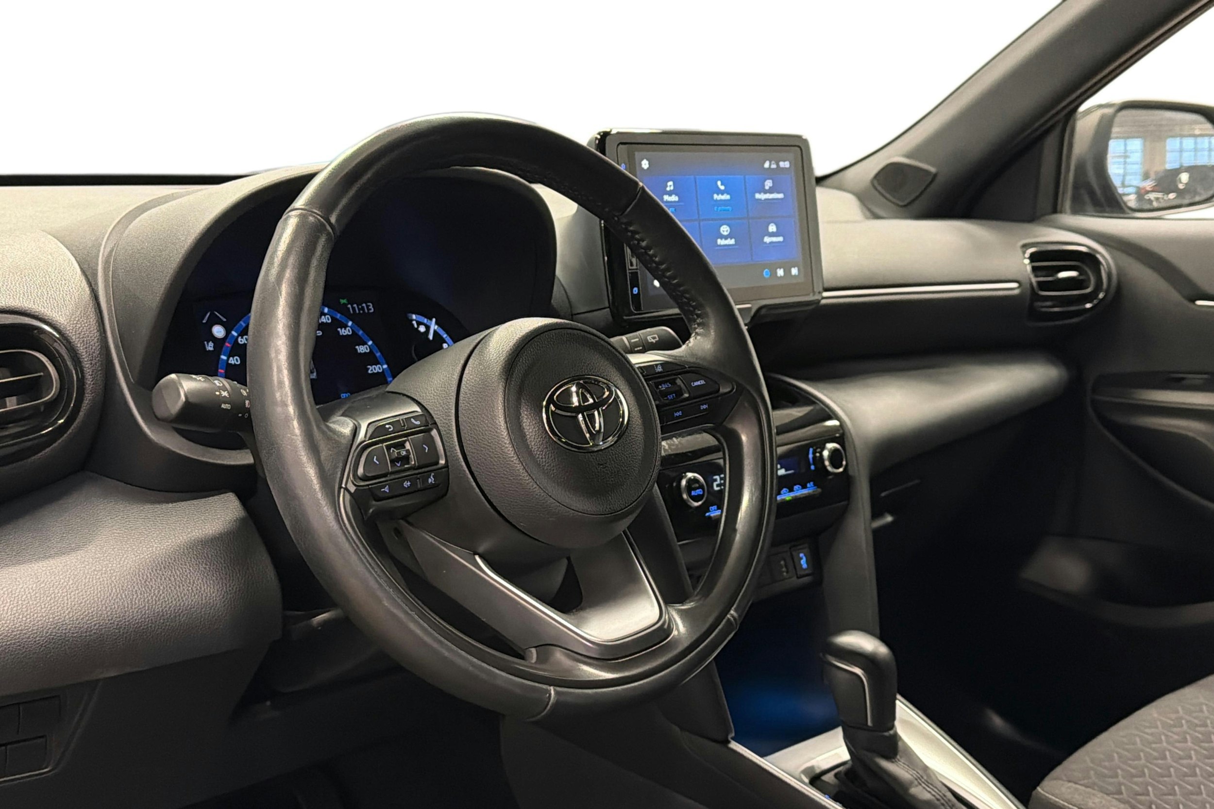 sininen Toyota Yaris Cross 2022 kuva 3.