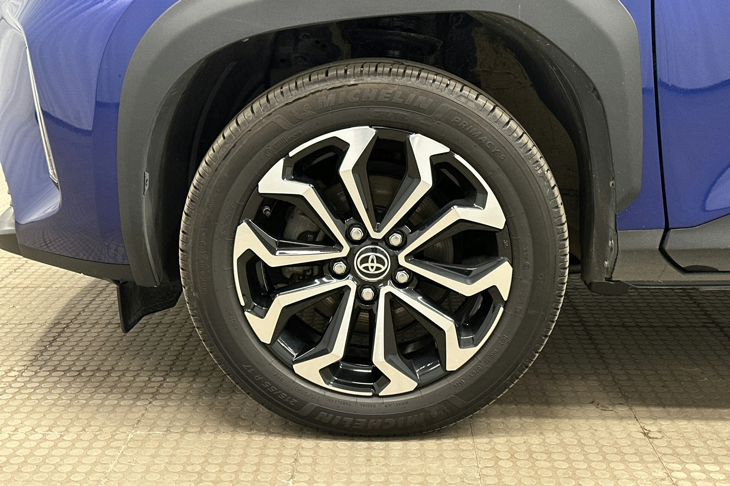 sininen Toyota Yaris Cross 2022 kuva 11.