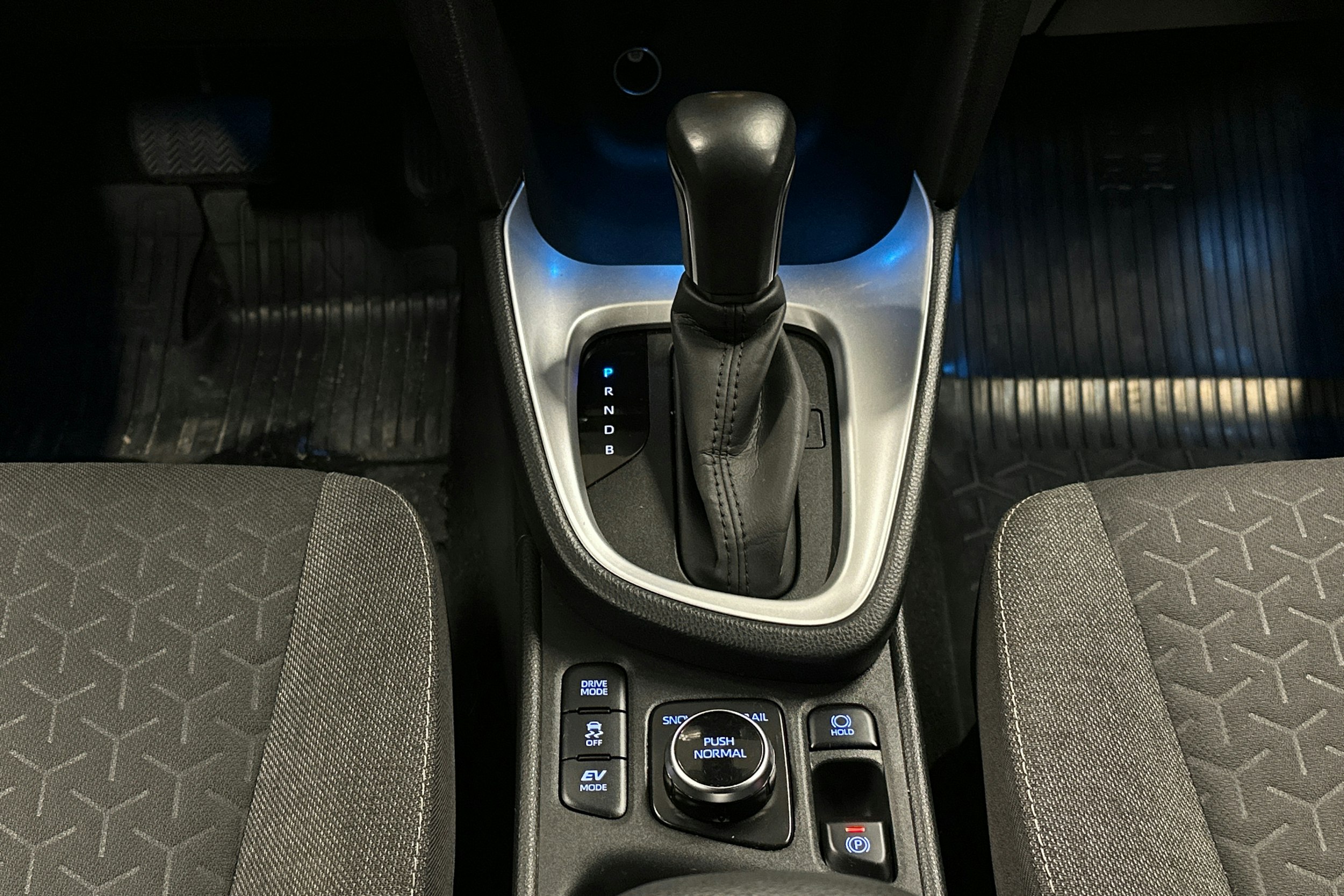 sininen Toyota Yaris Cross 2022 kuva 17.