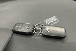 sininen Toyota Yaris Cross 2022 kuva 27.