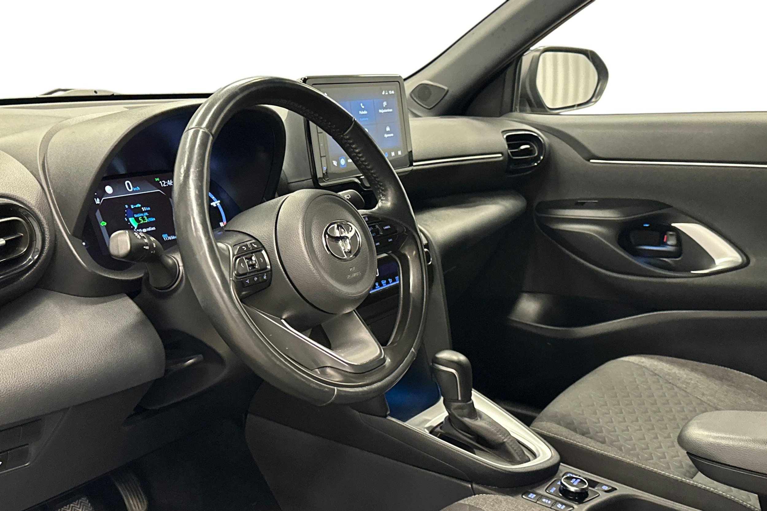 sininen Toyota Yaris Cross 2022 kuva 7.