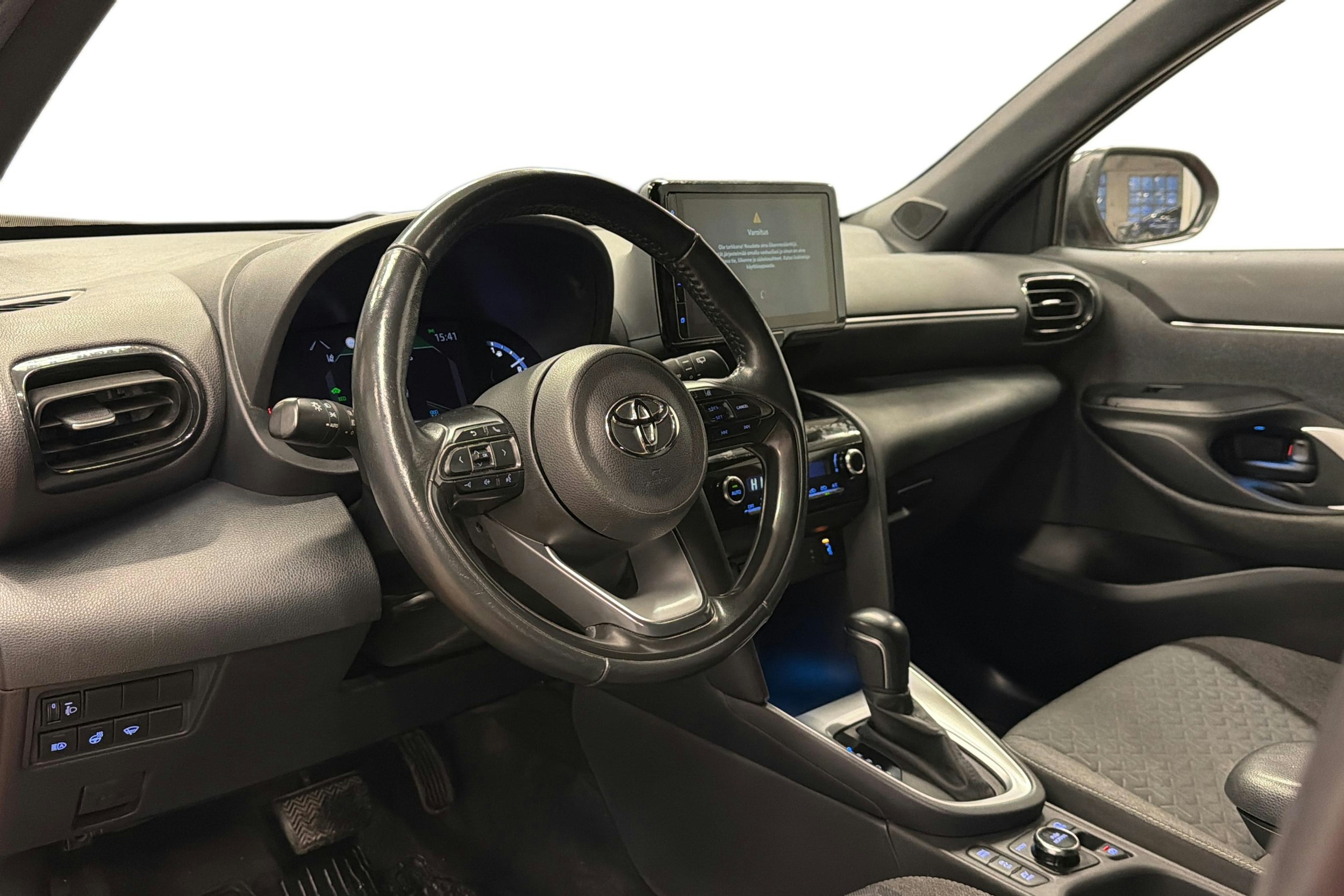 punainen Toyota Yaris Cross 2022 kuva 3.