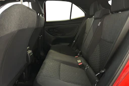 punainen Toyota Yaris Cross 2022 kuva 8.