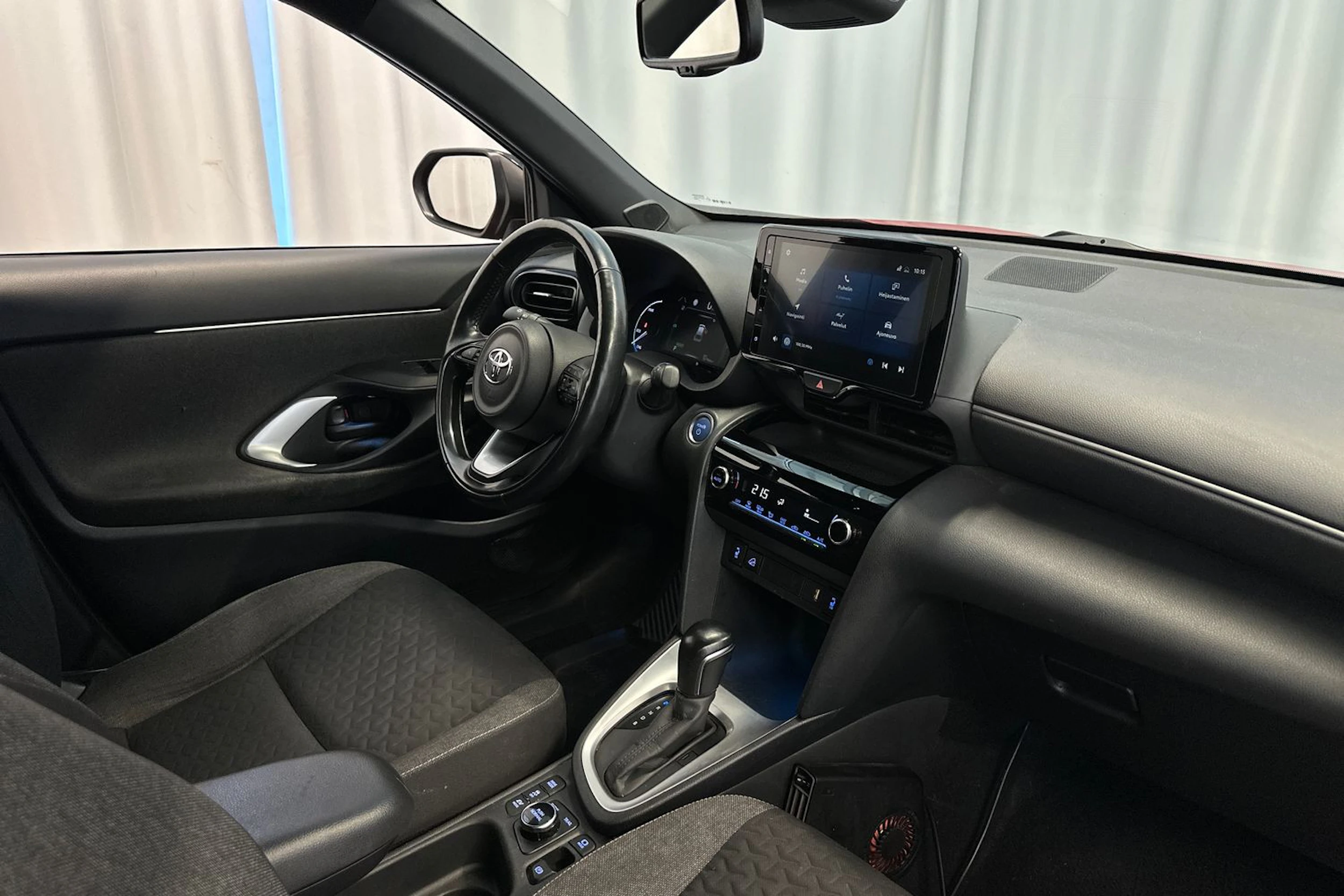 punainen Toyota Yaris Cross 2022 kuva 12.