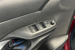 punainen Toyota Yaris Cross 2022 kuva 14.