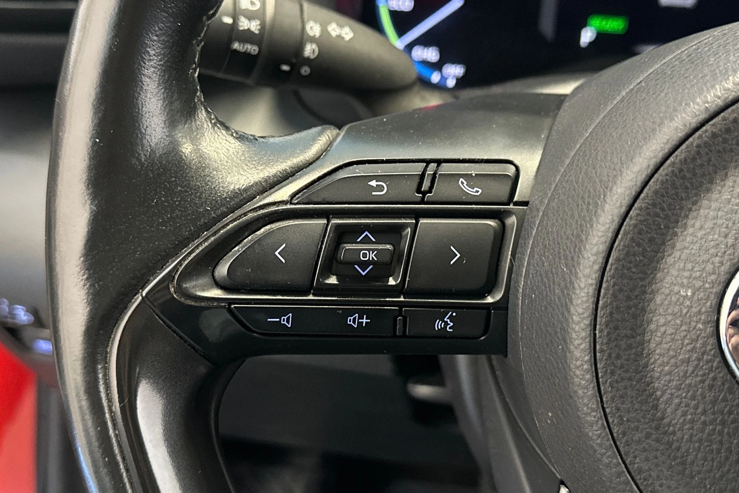 punainen Toyota Yaris Cross 2022 kuva 16.