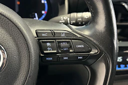 punainen Toyota Yaris Cross 2022 kuva 17.