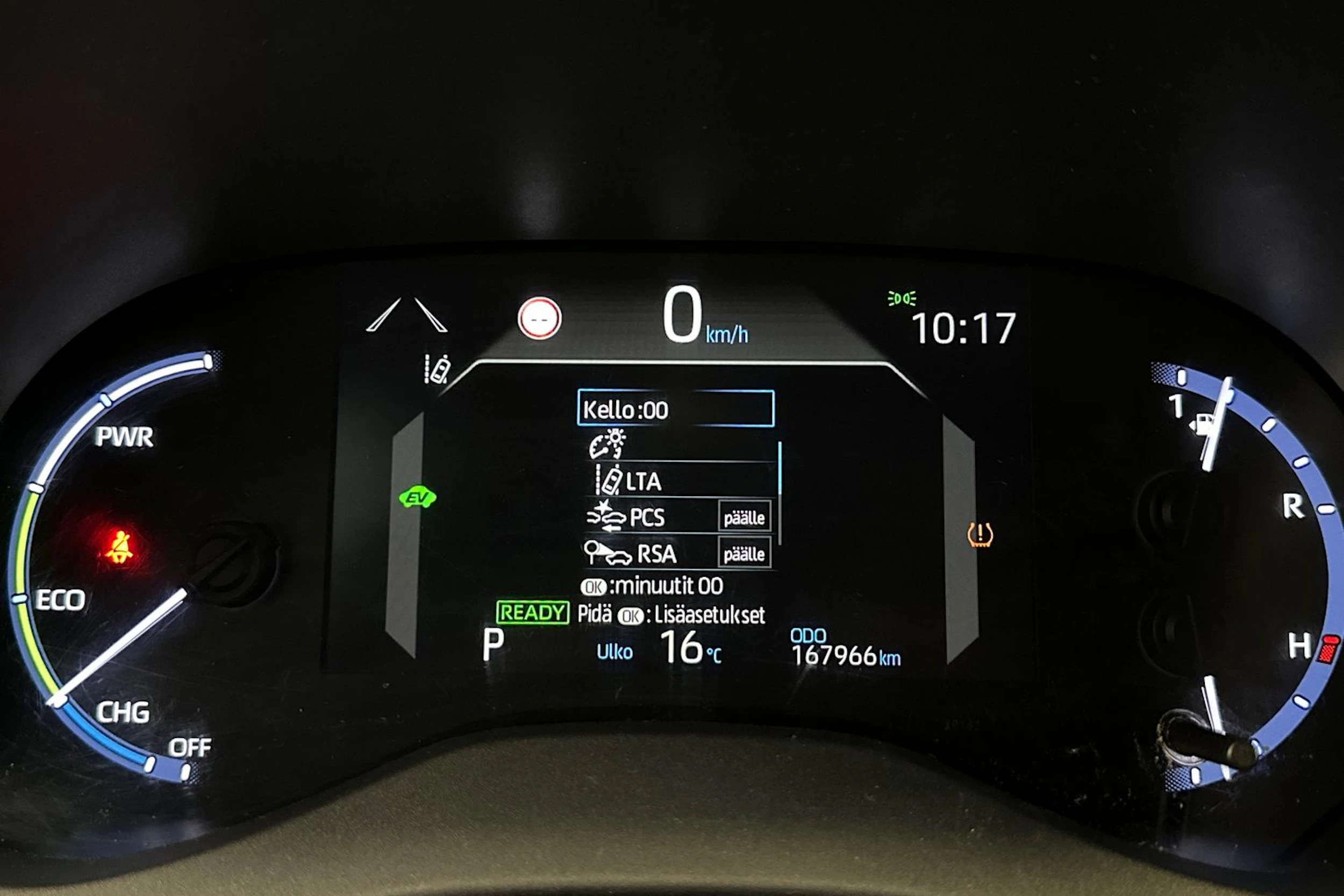 punainen Toyota Yaris Cross 2022 kuva 18.