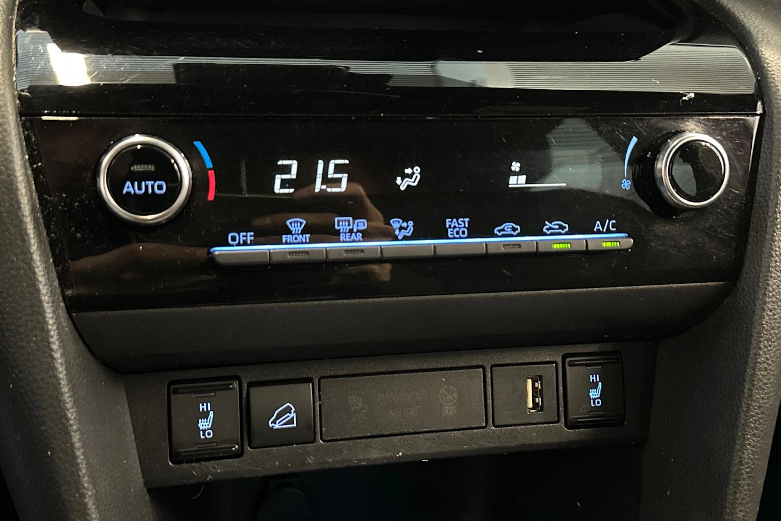 punainen Toyota Yaris Cross 2022 kuva 20.